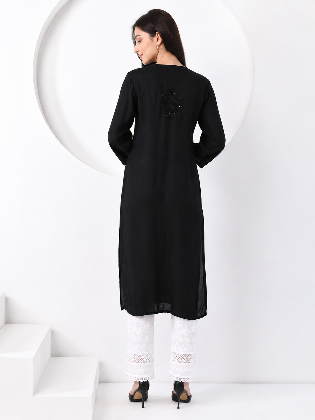 Falaq Chikankari Rayon Mukaish Straight Kurta