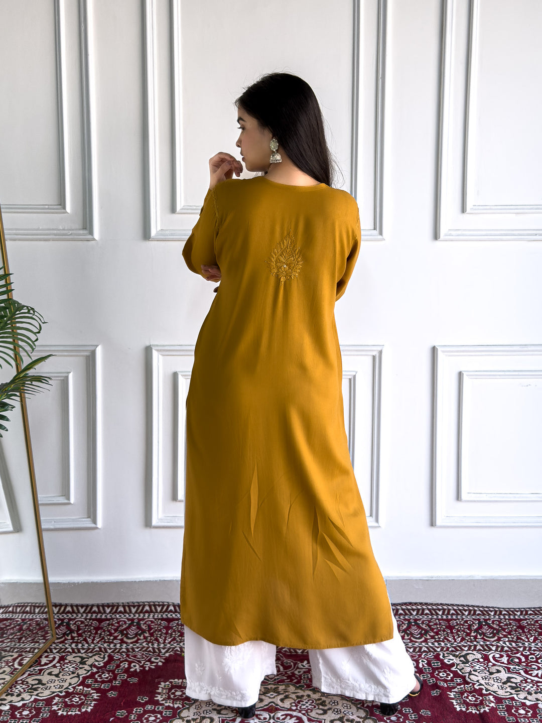 Falaq Chikankari Rayon Mukaish Straight Kurta