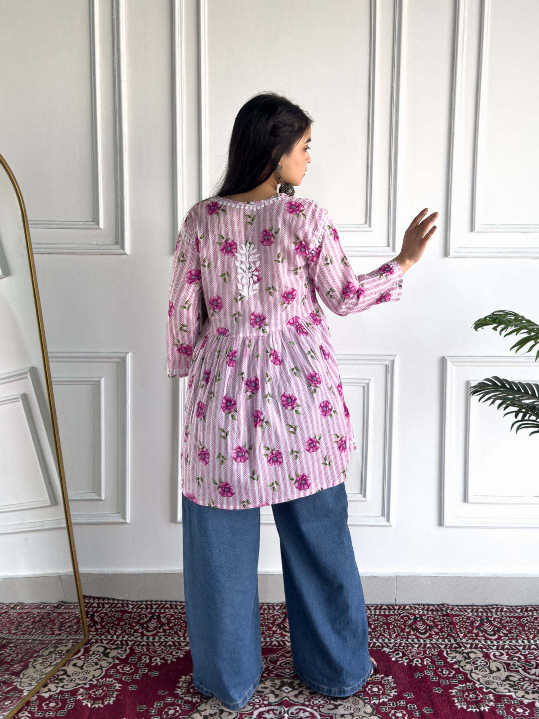 Tisha Mulmul Chikankari Short Gown