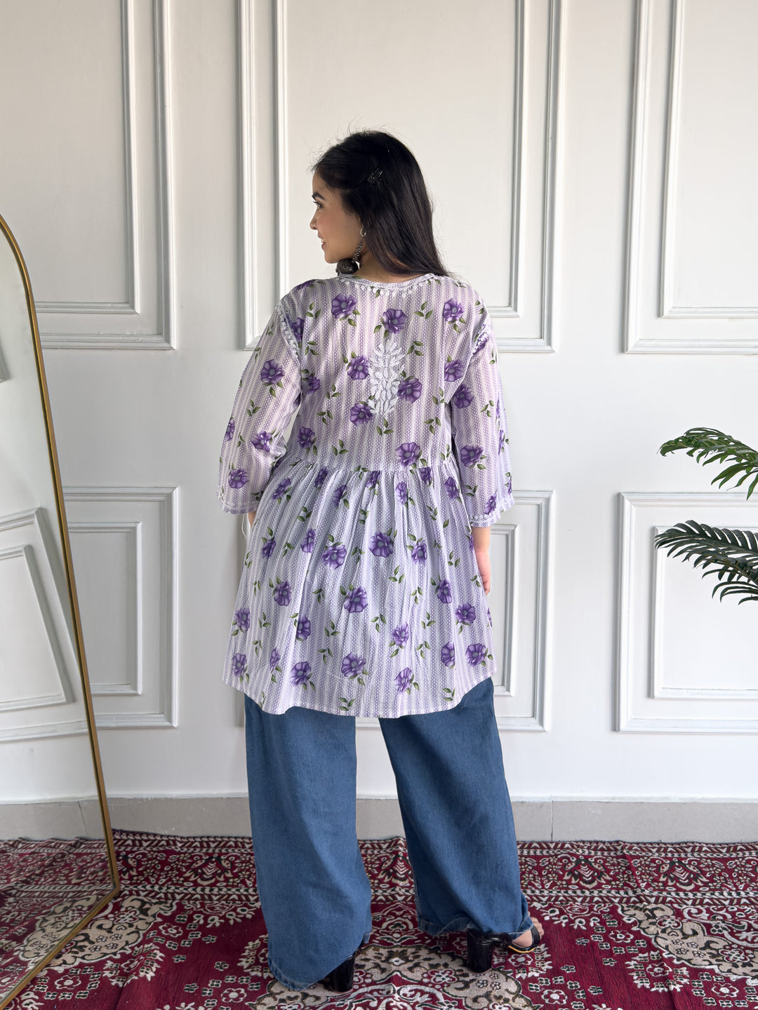 Tisha Mulmul Chikankari Short Gown