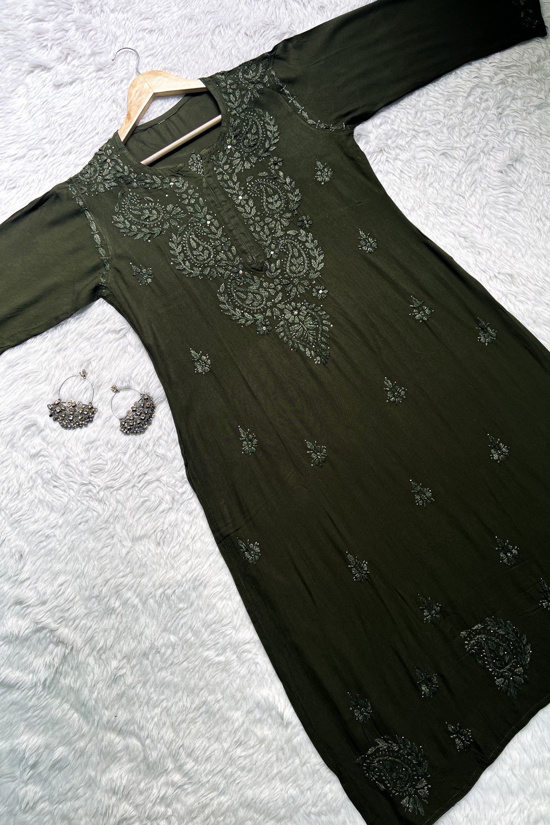 Falaq Chikankari Rayon Mukaish Straight Kurta