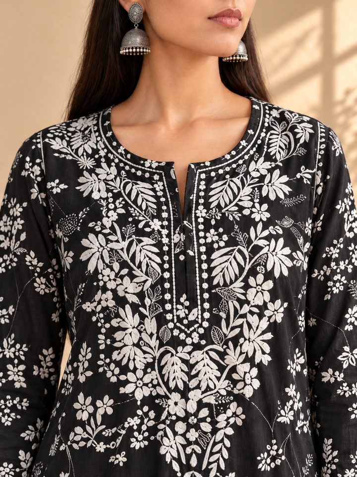Zainab Chikankari Mulmul Straight Kurta