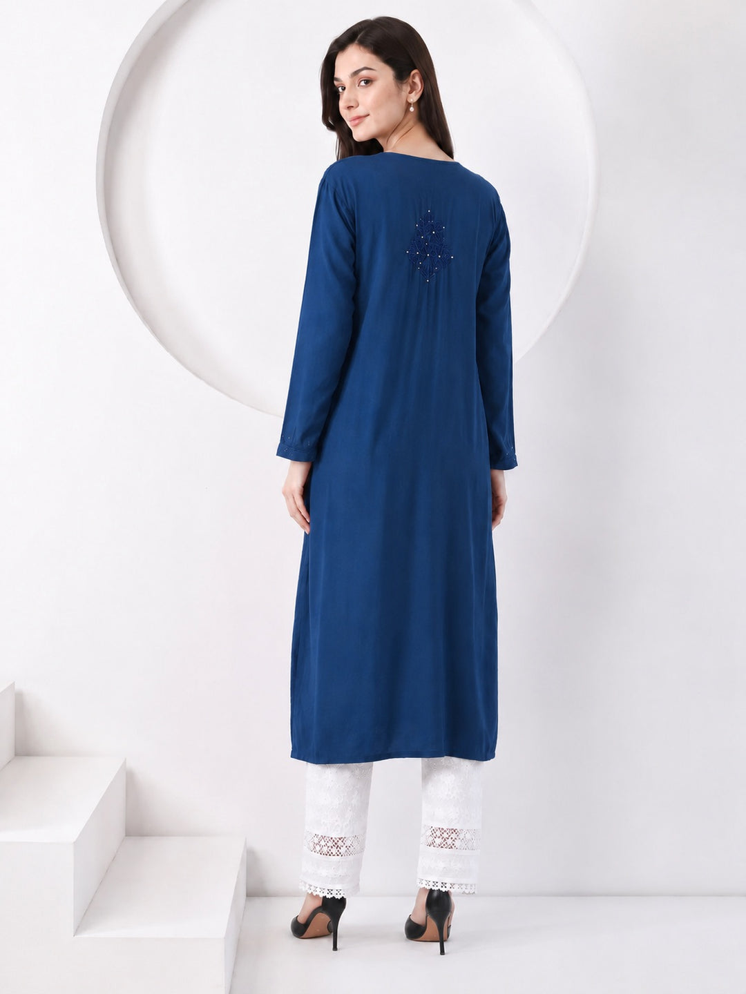 Falaq Chikankari Rayon Mukaish Straight Kurta