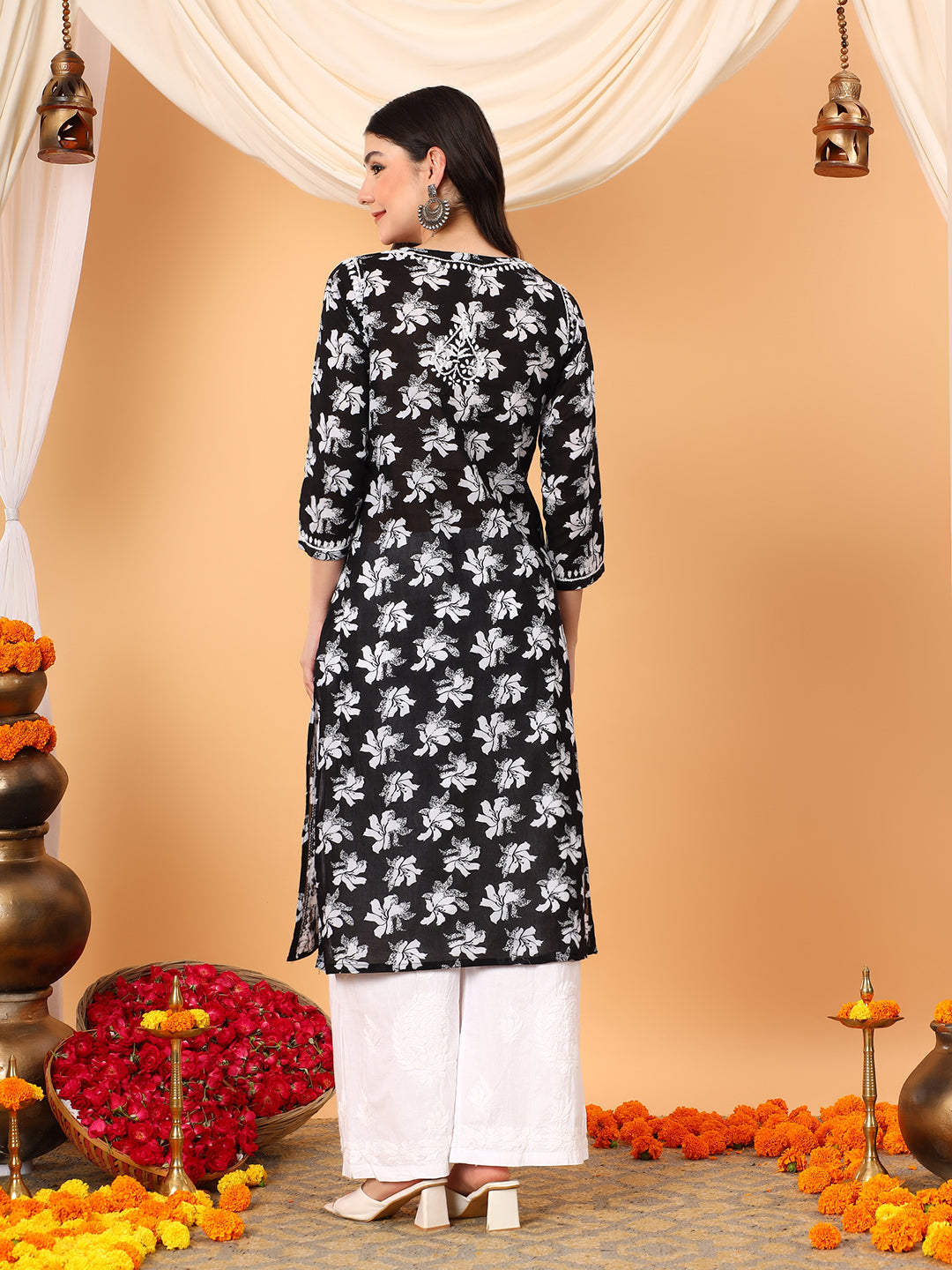 Kiara Mulmul Chikankari Straight Kurta