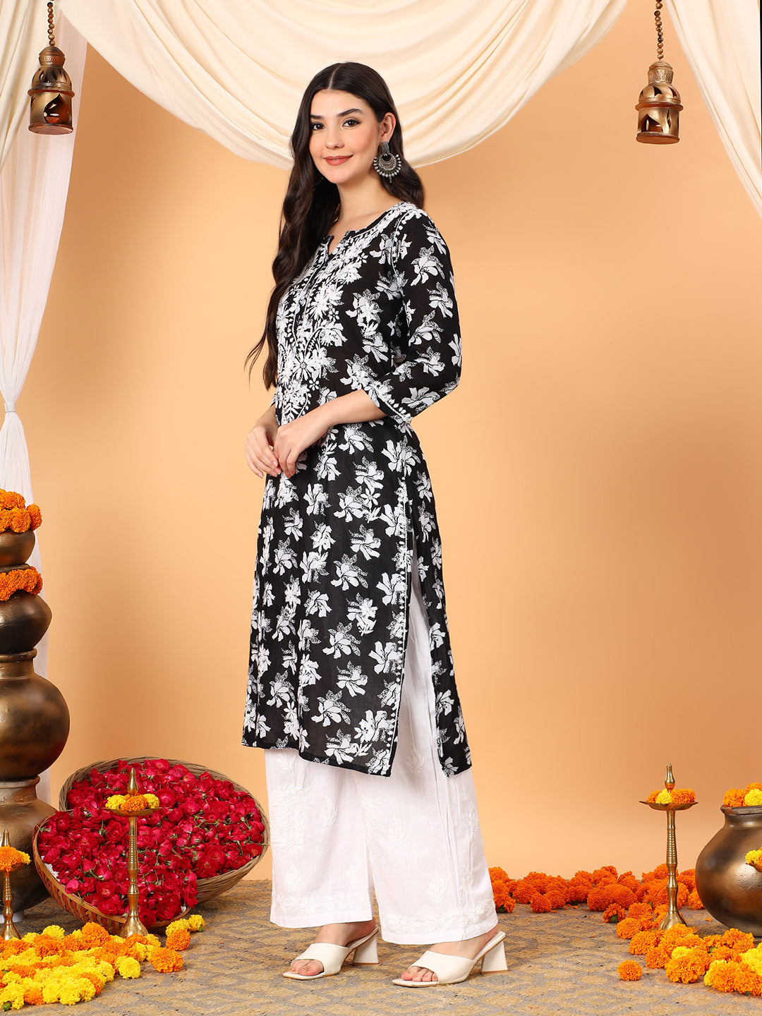 Kiara Mulmul Chikankari Straight Kurta