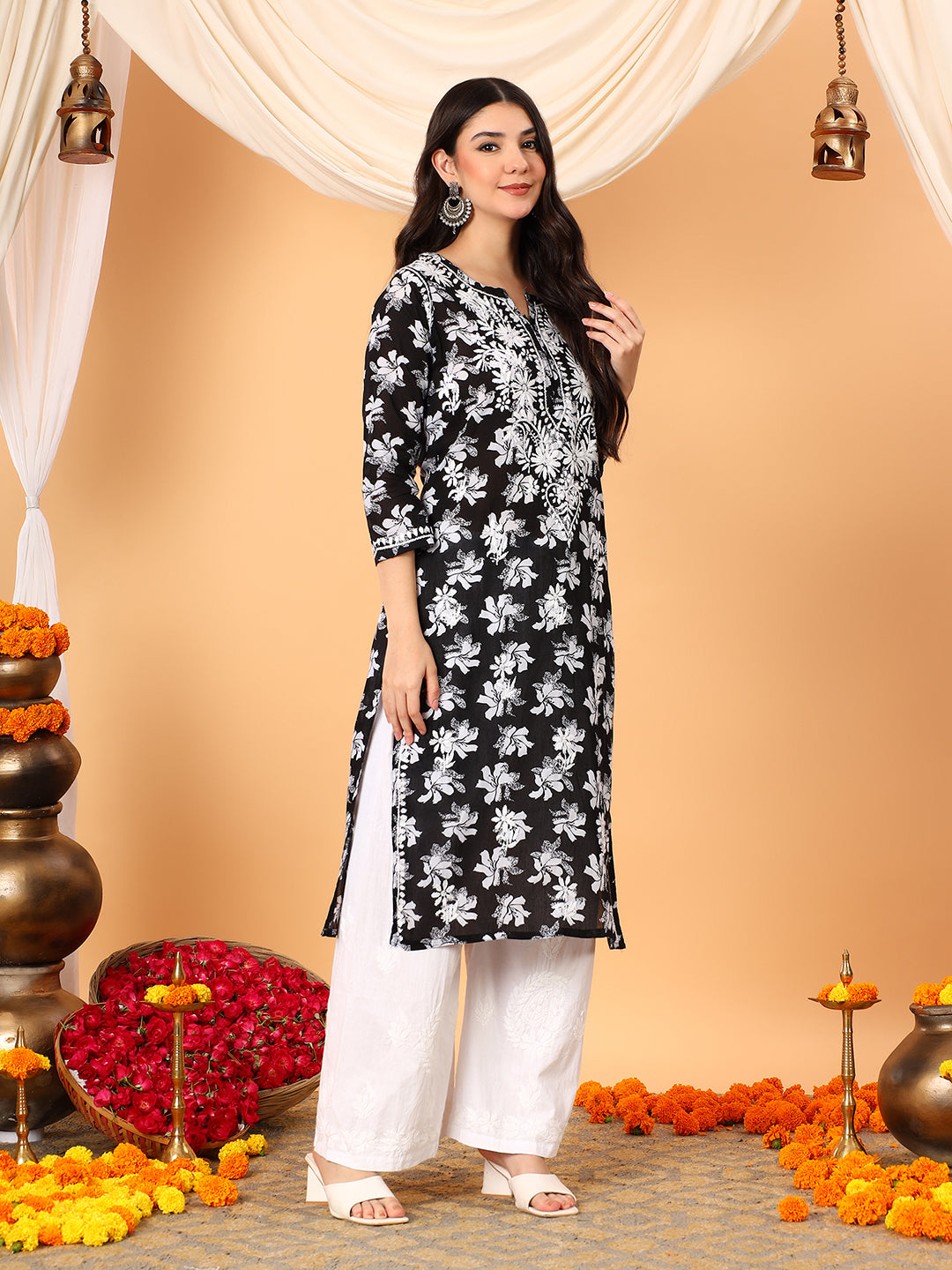 Kiara Mulmul Chikankari Straight Kurta