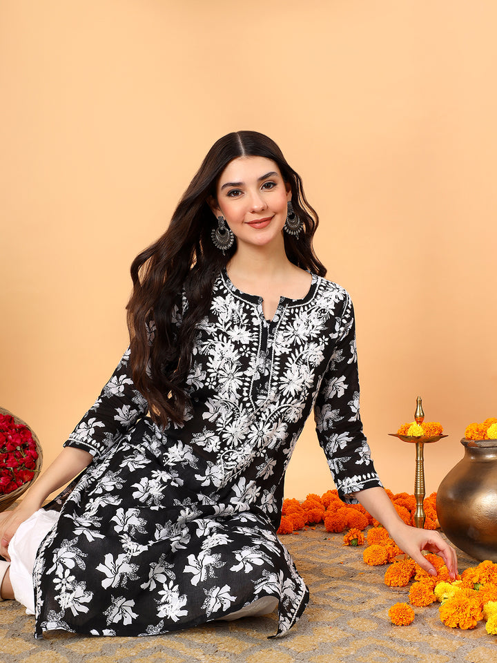 Kiara Mulmul Chikankari Straight Kurta