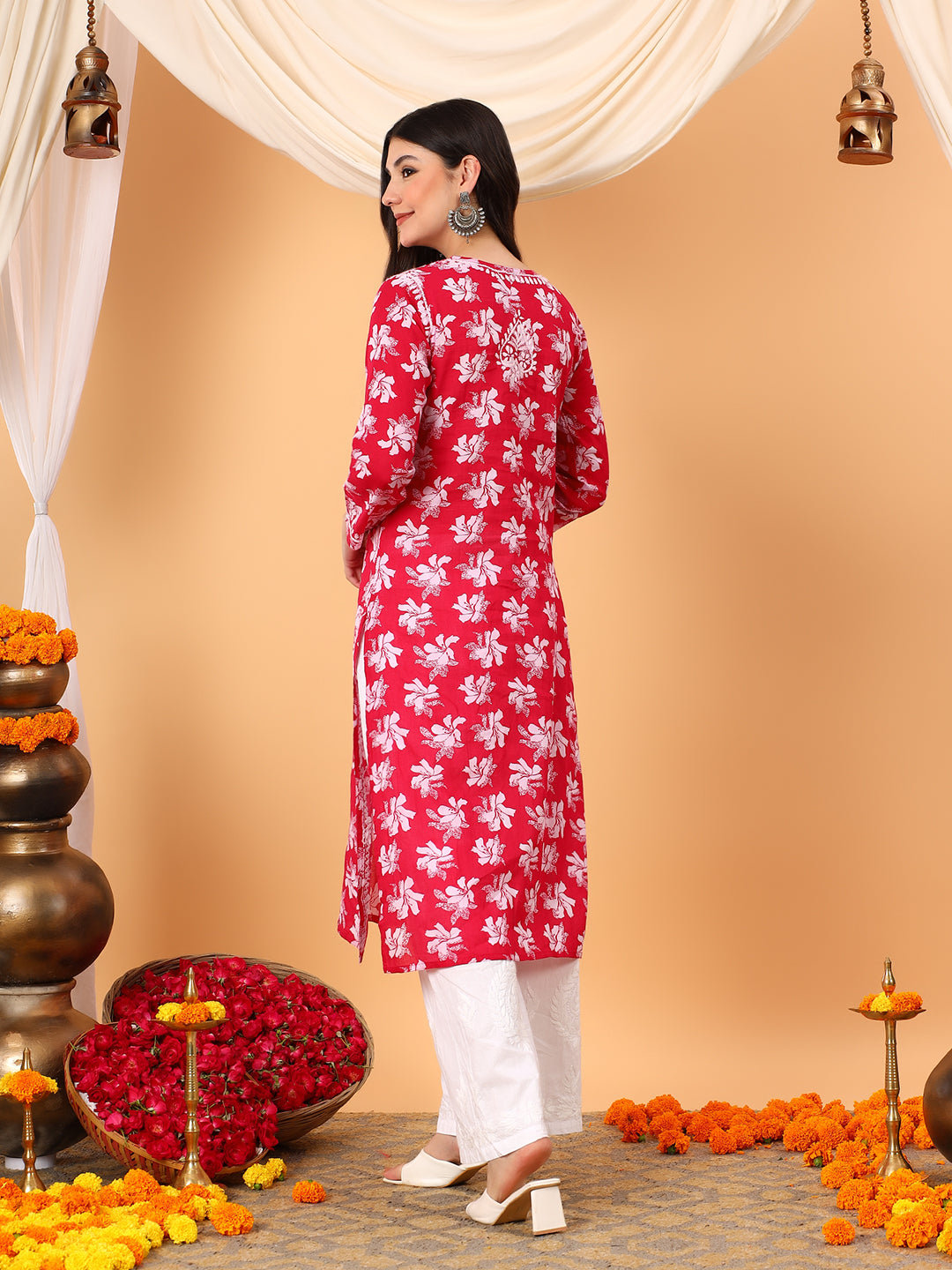 Kiara Mulmul Chikankari Straight Kurta