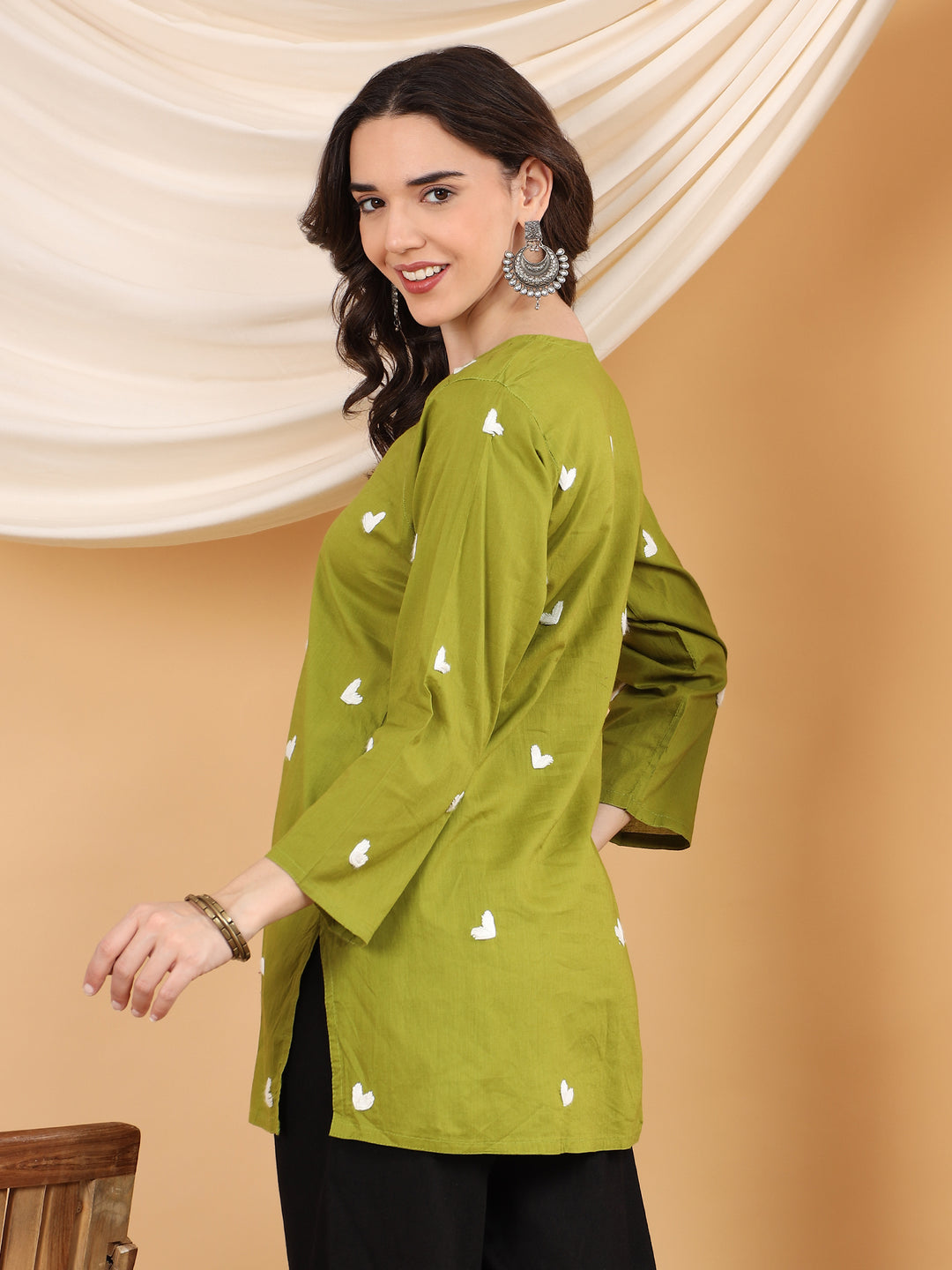 sitara Chikankari Cotton Short Kurti for Women – Handcrafted Lucknowi Chikan Kurta in Ivory with Floral Embroidery