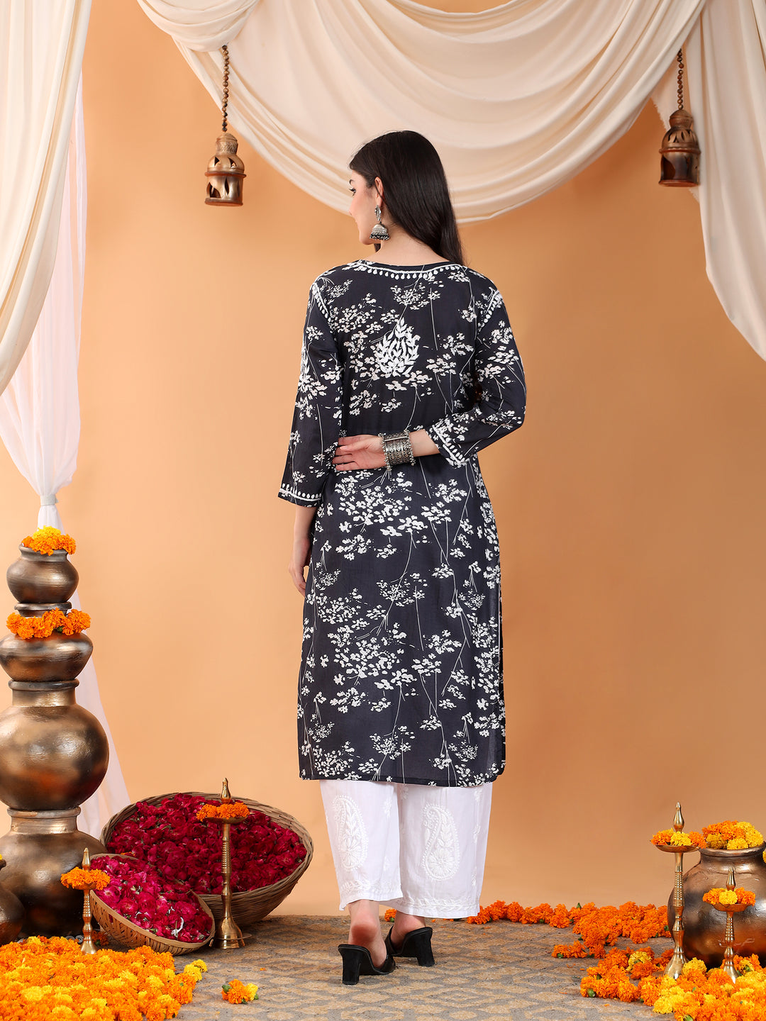 Zainab Chikankari Mulmul Straight Kurta